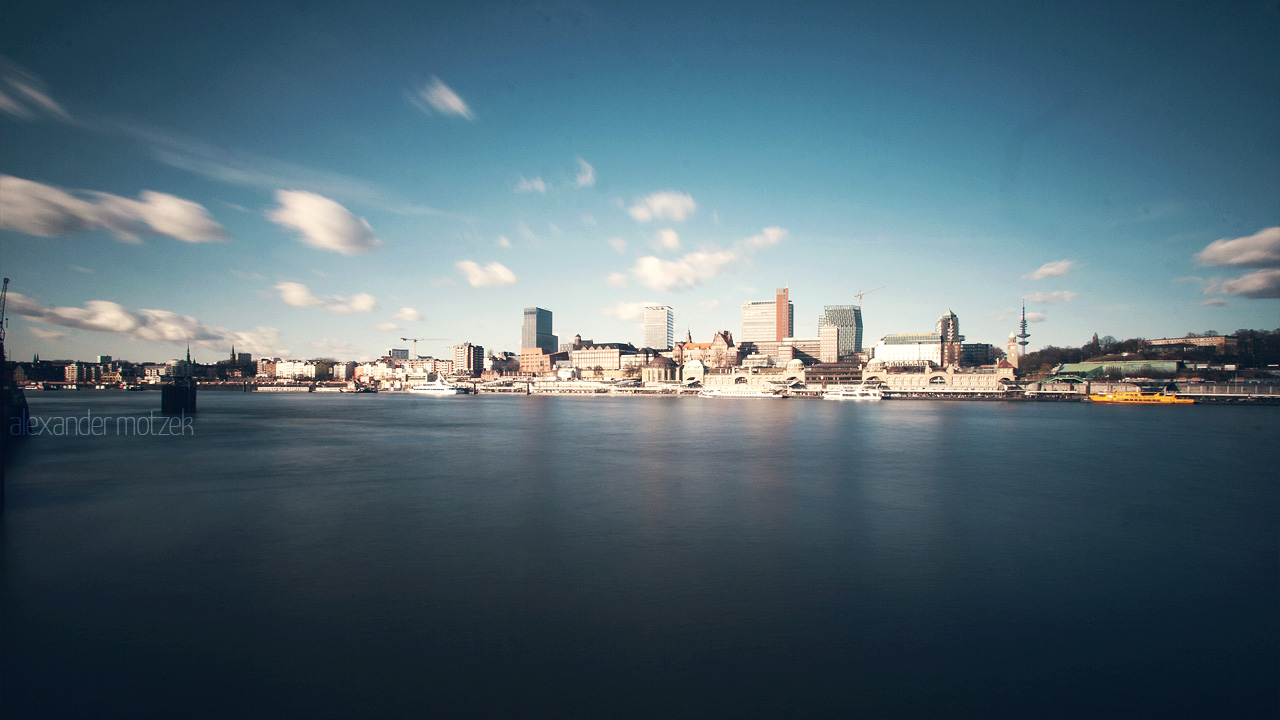 Foto von Hamburg Hafen Skyline Graufilter Vintage