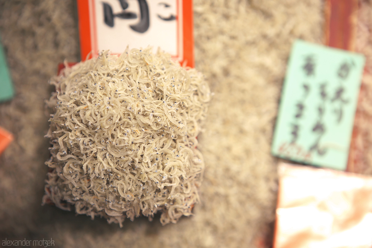 Foto von Getrocknete Baby Sardinen als Delikatesse auf dem Nishiki Markt