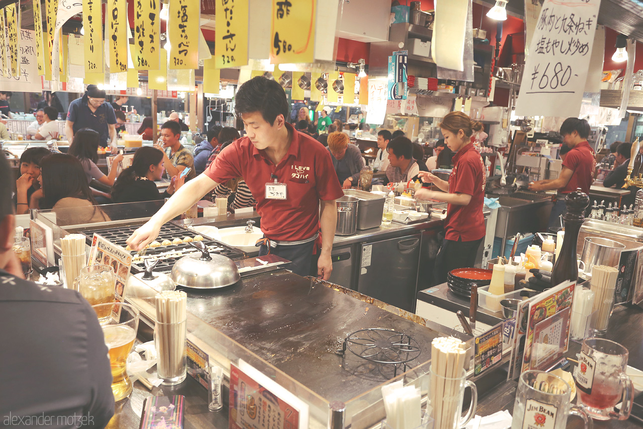 Foto von Takoyaki werden im Izakaya frisch zubereitet