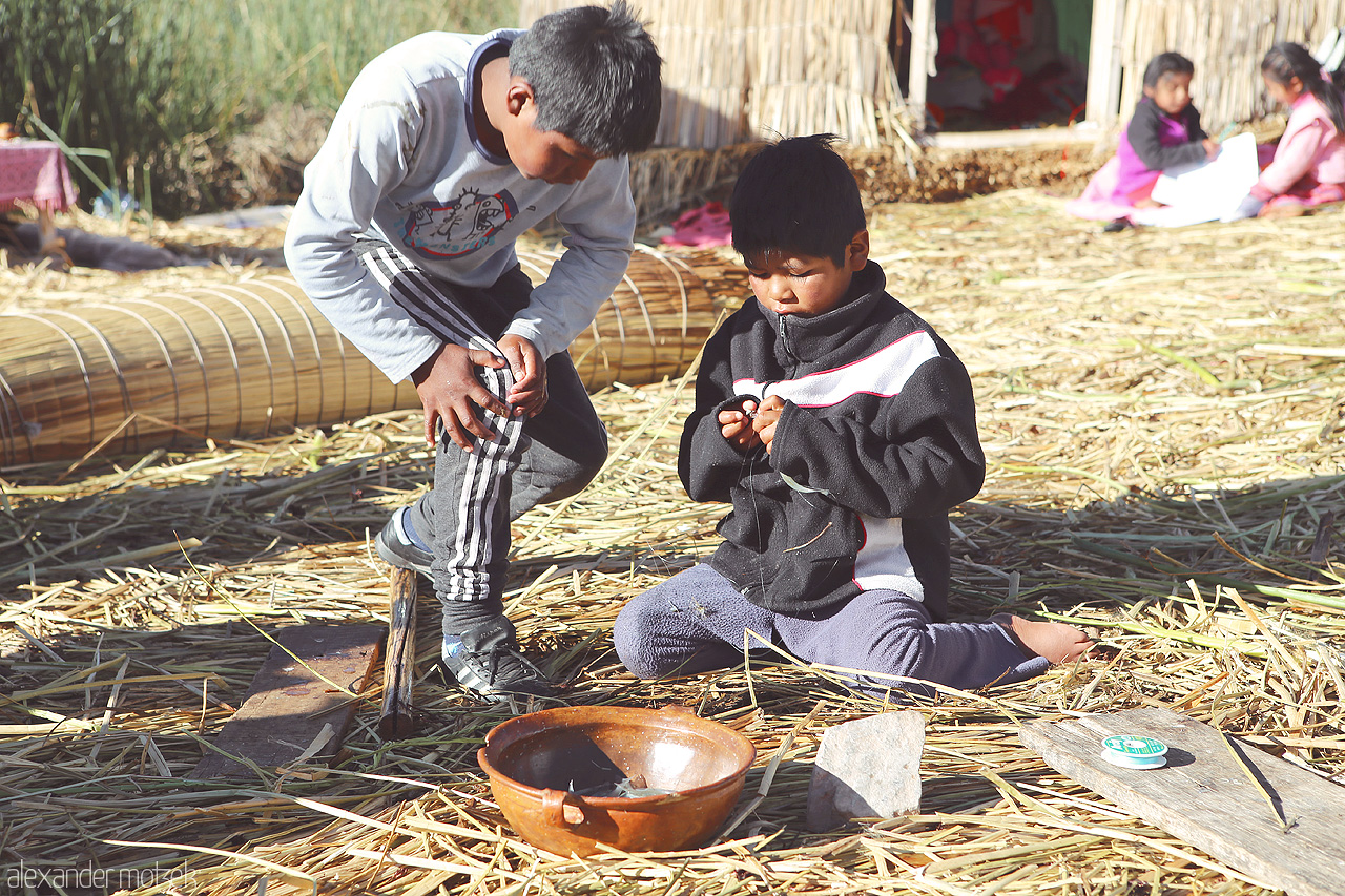 Foto von Jungen auf den Isla de los Uros